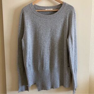 Q2 Collections Round Neck Pullover Swatter